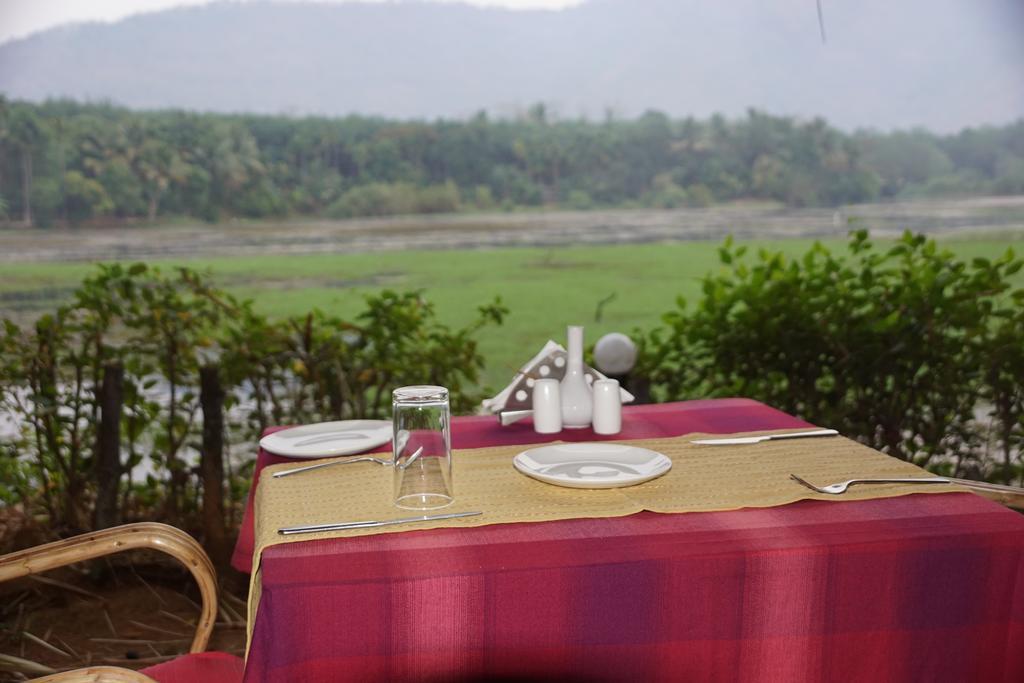 Soma Birds Lagoon Hotel Kotamangalam Luaran gambar