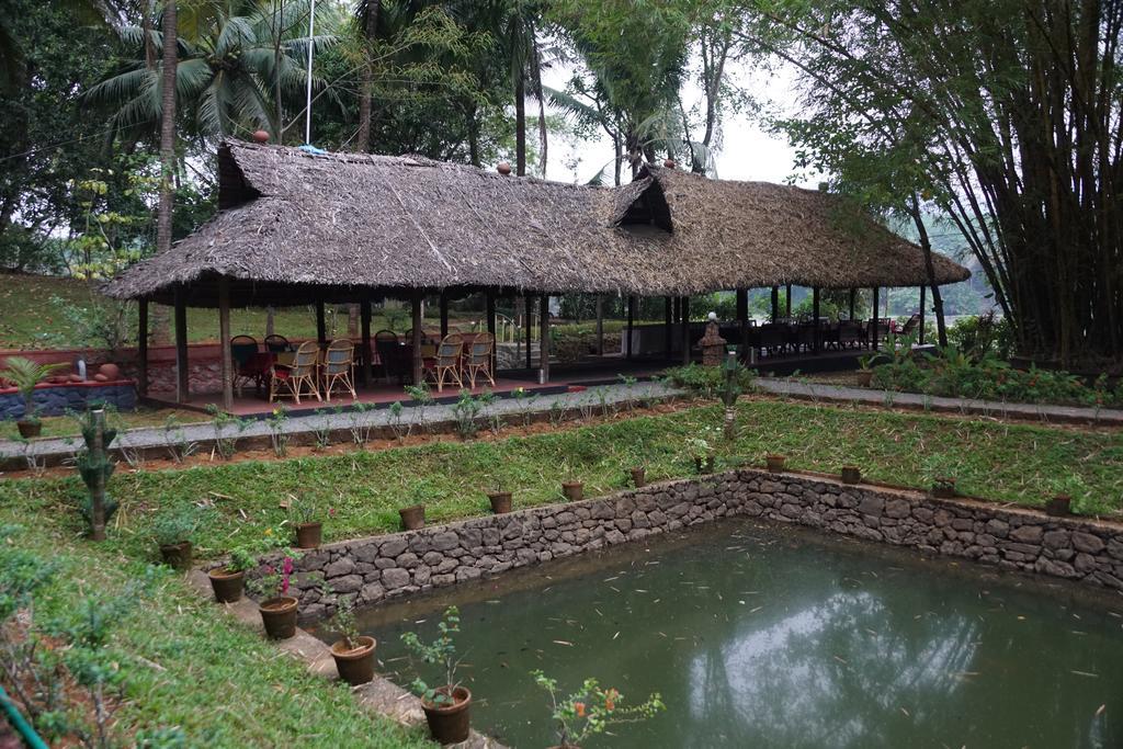 Soma Birds Lagoon Hotel Kotamangalam Luaran gambar