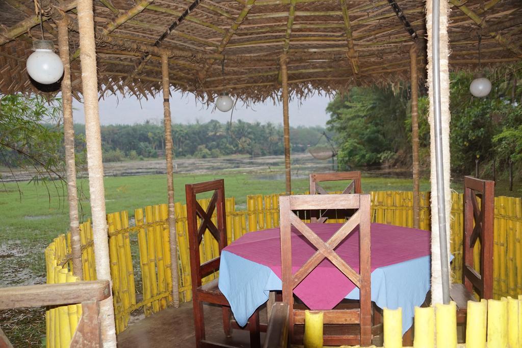 Soma Birds Lagoon Hotel Kotamangalam Luaran gambar